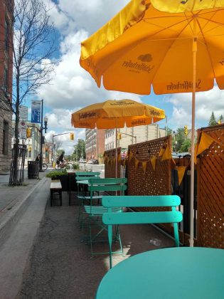 The Petit Bar patio is located in front of St Veronus and Le Petit Bar. Dinner is served from 5 p.m. to 10 p.m., and drinks are served on the patio starting at 2 p.m. Reservations are recommended. Le Petit Bar patio and shop hours are weather dependent. (Photo: Le Petit Bar / Facebook)