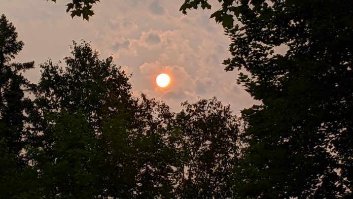 The late afternoon sun appears pinkish orange on July 19, 2021 due to smoke from active forest fires in northwestern Ontario moving over southern Ontario. (Photo: Bruce Head / kawarthaNOW)