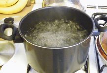During a boil water advisory, all water used for human consumption (drinking, making baby food, mixing formula or fruit juices, ice, washing fruits and vegetables, or teeth brushing) should be boiled for at least one minute at a full, roiling boil. (Photo: Wikipedia)