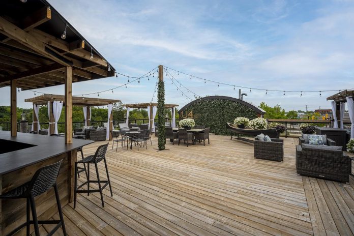 As an outdoor space, U4 Rooftop Patio Bar can accommodate capacity limits during the pandemic. At full capacity, U4 can accommodate 100 guests or more, making it a popular venue for weddings and large celebrations. (Photo: U4 Rooftop Patio Bar)