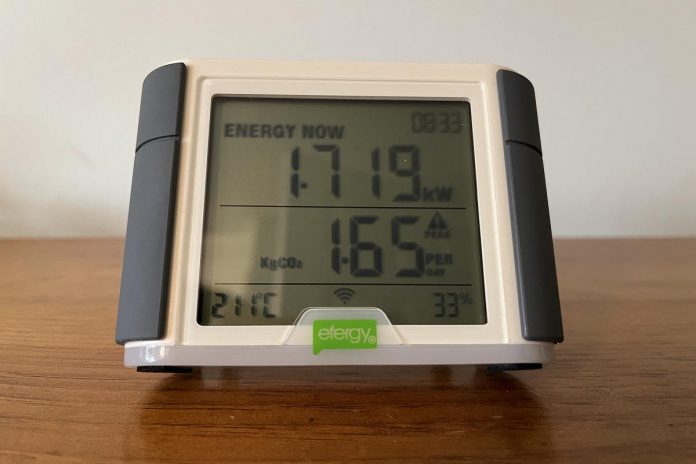 When Earth Hour began in 2007, most coal-fired plants had been phased out in Ontario. As this home energy monitor shows, about 40 grams of carbon emissions are still emitted per kilowatt in Ontario, particularly because we burn natural gas to generate electricity at times of peak demand. (Photo: Leif Einarson)