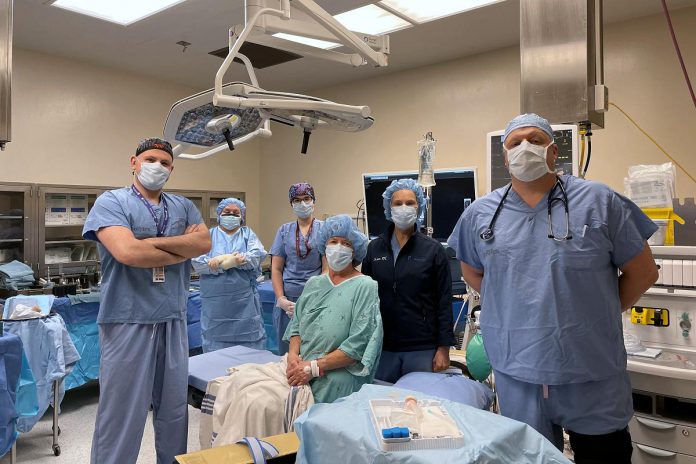 Dr. Sebastian Heaven (left), an orthopaedic surgeon at Ross Memorial Hospital in Lindsay, completed the first procedure in the hospital's new operating room on March 17, 2022, a total knee replacement on patient Georgina Lawrence (middle), along with the surgical team RPN Lorrie Finn, RN Kara Breathour, RNFA Susan Dallas-Wood, and anaesthetist Dr. Andrew Knox. (Photo supplied by Ross Memorial Hospital)