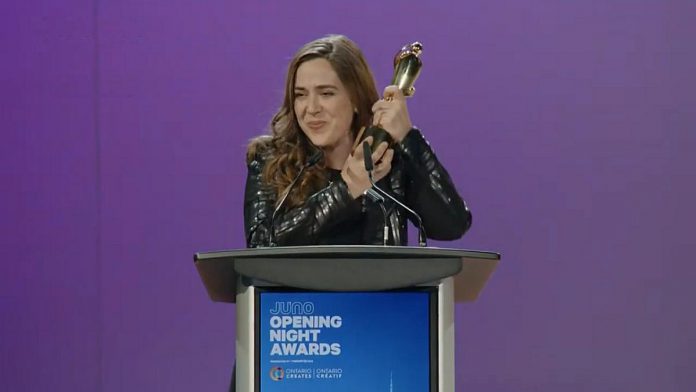 Serena Ryder accepting the Juno award for contemporary album of the year for "The Art of Falling Apart" at the Metro Toronto Convention Centre on May 14, 2022. (kawarthaNOW screenshot)