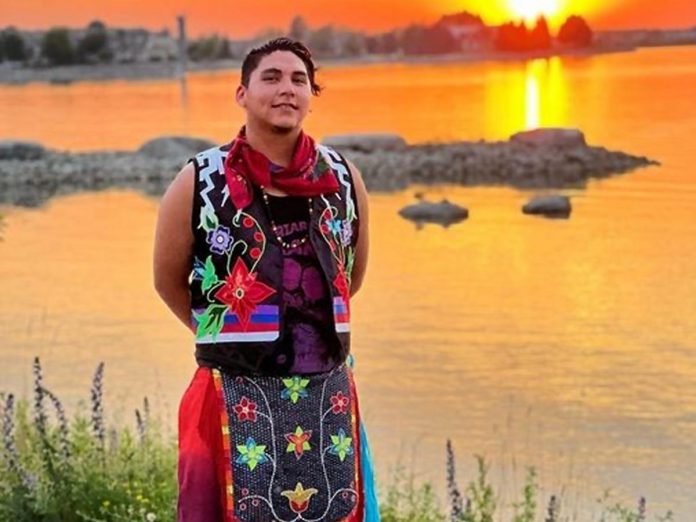 During "Lessons from the Land", Nimkii Osawamick of Dedicated Native Awareness (DNA Stage) will be leading a beading circle and sharing teachings as well as "Songs & Dances from the Land - Drum Teachings". (Photo via New Canadians Centre / Facebook)