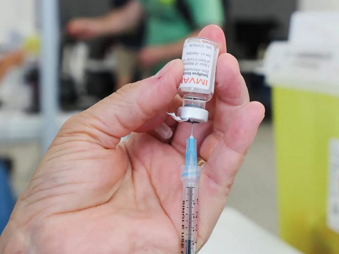 A health-care worker prepares a syringe of the Imvanex smallpox vaccine at a monkeypox vaccination clinic run by public health authorities in Montreal. (Photo: Christinne Muschi / Reuters)