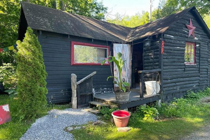 Burleigh Beanz recently opened in a rustic cabin just outside of Burleigh Falls to serve early risers and coffee lovers in the area. The coffee starts pouring at 6 a.m. (Photo: Burleigh Beanz)