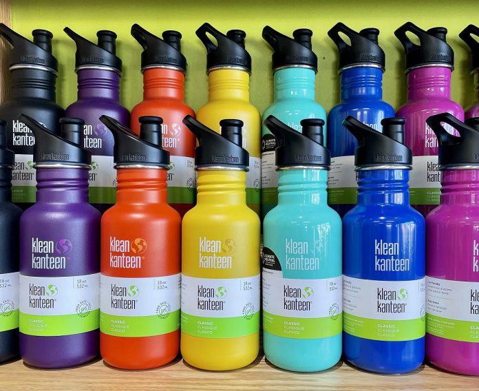 Reusable bottles such as this rainbow collection of Klean Kanteen Classics are a fun, easy-to-use, low-waste alternative to plastic bottles that allow kids to harness their individuality when going to school. Personalize your kids lunches by checking out the GreenUP store before heading into the school season. (Photo: GreenUP Store)