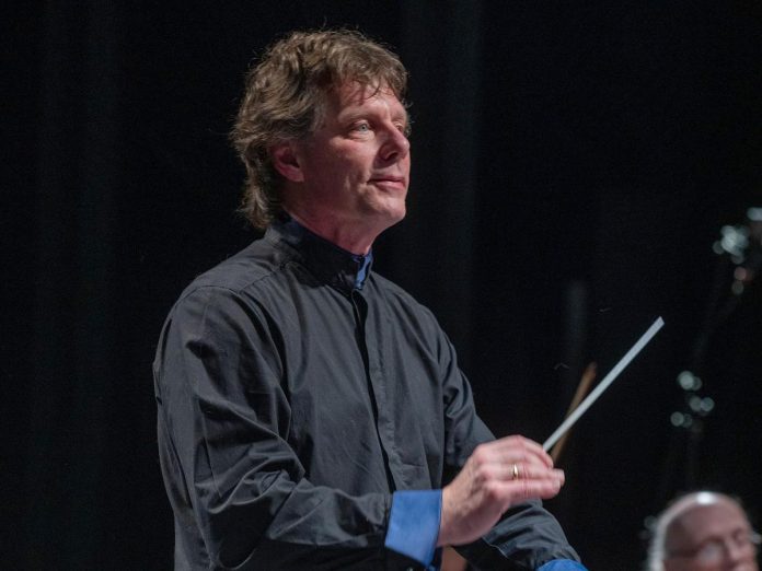 Maestro Michael Newnham conducting the Peterborough Symphony Orchestra at the "Christmas Fantasia' concert in December 2019 before the pandemic. The popular "Meet the Maestro" pre-concert talks are returning for 2022-23, the orchestra's first full season since the pandemic began. (Photo: Huw Morgan)