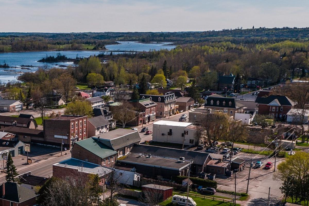 Communities and towns in the Kawartha Lakes including Bobcaygeon, Fenelon  Falls, Coboconk, Haliburton and Norland.