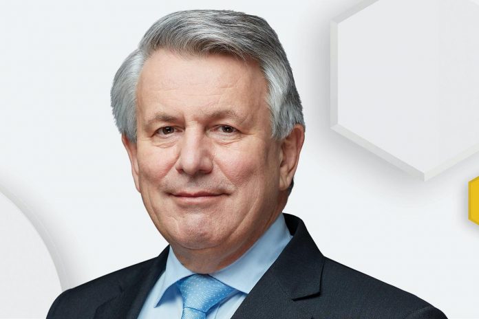 In response to the court ruling, Shell CEO Ben van Beurden claimed if the company stopped selling its products, there would be no effect on energy demand. In July 2022, Shell posted a record $11.5 billion second-quarter profit, driven by strong gas trading and a tripling of refining profit. The company's annual gross profit for 2021 was $72.5 billion, a 79.7% increase from 2020. (Photo: Shell Global)