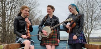Fiddler Amelia "Irish Millie" Shadgett (left) and Fern and Willow Marwood have formed a trio called The Receivers and have been nominated for a 2023 Canadian Folk Music Award for Young Performer(s) of the Year. (Photo via The Receivers / Facebook)