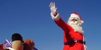 Santa in a sleigh during a Santa Claus parade. (Stock photo)