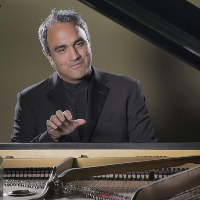 Canadian-Argentinian pianist Alexander Panizza will join the Peterborough Symphony Orchestra during "Welcome Spring" on April 1, 2023 to perform Russian composer Pyotr Ilyich Tchaikovsky's "Piano Concerto No. 1 in B flat minor, Op. 23". The orchestra will also perform works by Canadian composer Alice Ping Yee Ho and Jean Sibelius. (Photo: Charles Maurer)
