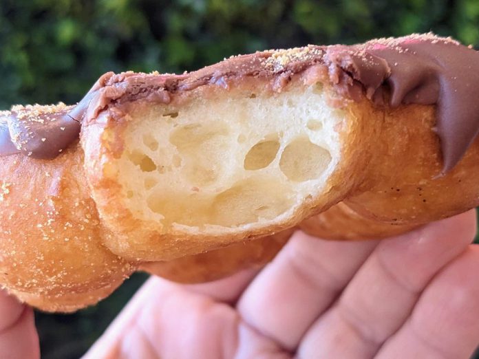 Mochi donuts are a Japanese dessert commonly shaped into small balls connected in a circular shape that's easy to pull apart. They have a crispy exterior and a chewy interior. (Photo: Flossophy)
