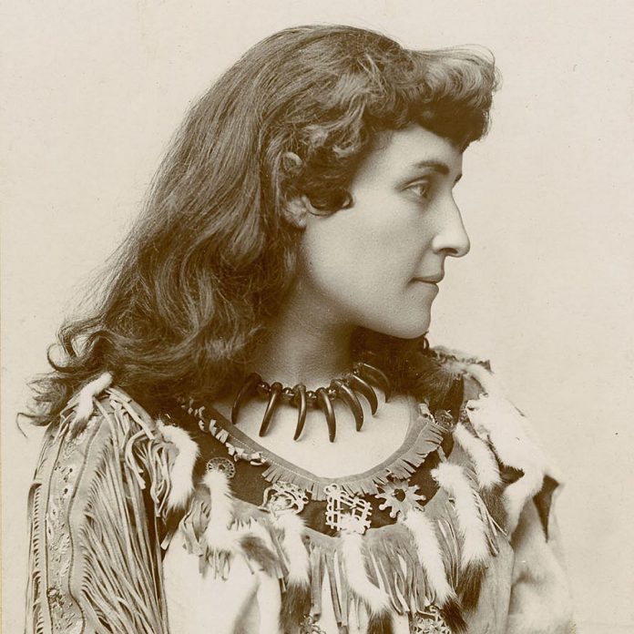 Emily Pauline Johnson performed under the stage name "Tekahionwake", her great-grandfather's Mohawk name which menas "double wampum" or "double life". (National Gallery of Canada / Public domain)
