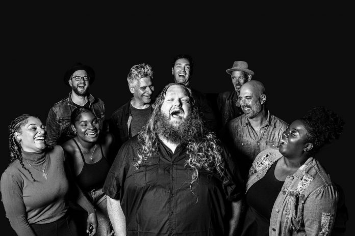 Award-winning Canadian blues guitarist and singer-songwriter Matt Andersen will be performing with his band The Big Bottle of Joy at Peterborough Musicfest on July 8, 2023. (Photo: GRAG Studio)