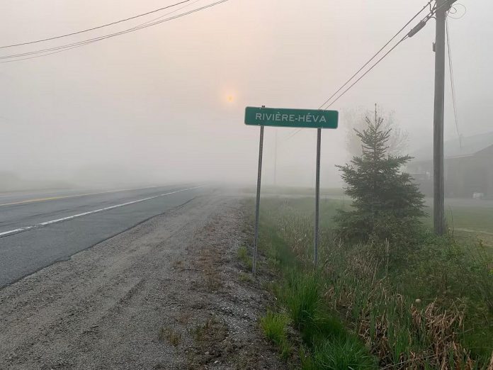 Heavy smoke from forest fires hangs in the air on Route 117 toward Val d'Or, Quebec. (Photo: Boualem Hadjouti / CBC Radio-Canada)