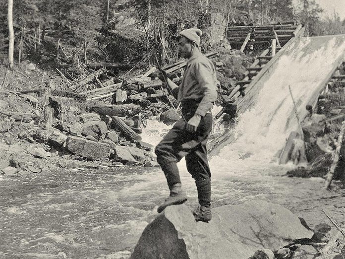 Canadian artist Tom Thomson at Tea Lake Dam in Algonquin Park in 1916, the year before his death. To earn money, Thomson sometimes worked as a guide or a fire ranger at the park. (Public domain photo)