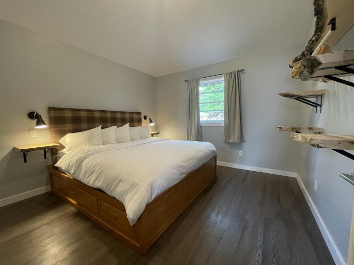 Trees that fell at Viamede Resort on Stoney Lake during the May 21, 2022 derecho wind storm have been repurposed to decorate the resort's nine new cabins, including for shelving, coffee tables, and bathroom vanities. (Photo courtesy of Mortlock Construction)