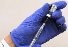 A pharmacist prepares to administer a shot of Comirnaty, the updated Pfizer-BioNTech vaccine for COVID-19 that targets the new omicron XBB subvariant, in Orlando, Florida, on September 14, 2023. (Photo: Joe Burbank / Orlando Sentinel / The Associated Press)