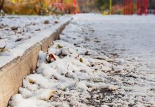Light snow on the ground in late autumn. (Stock photo)