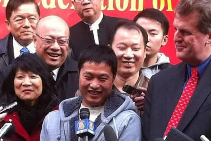 Store owner David Chen (centre), flanked by then-MP Olivia Chow (now mayor of Toronto) and lawyer David Lindsay, speaks to media in 2010 after charges of assault and forcible confinement were dismissed. Chen and two employees had been charged after they captured and confined a man who had shoplifted from his store earlier and returned presumably to do it again. (Photo: Patrick Morrell / CBC)
