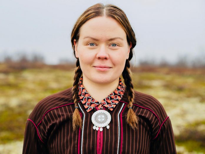 Sámi artist Elle Sofe Sara, creator and choreographer of "Vástádus eana (The Answer Is Land)". Growing up in a family of reindeer herders north of the Arctic circle in Guovdageaidnu, Norway, she still takes part each year in the seasonal migration of reindeer and the marking of newborns in fall with her children. (Photo: Ánne Kátjá Gaup)