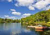 A lakefront family cottage. (Stock photo)