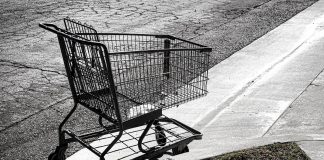 An abandoned shopping cart. (Photo: Pam Lane / Flickr)