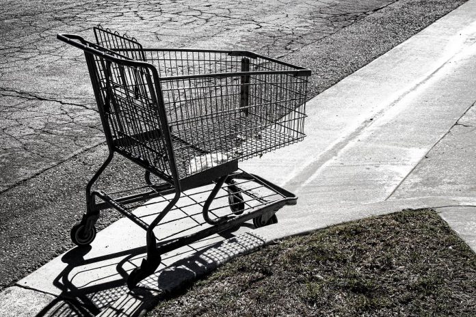 An abandoned shopping cart. (Photo: Pam Lane / Flickr)