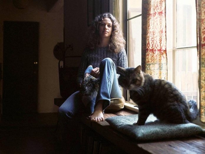 Carole King and Telemachus during the photo shoot for the album cover for 1971's "Tapestry". (Photo: Jim McCrary / Redferns)
