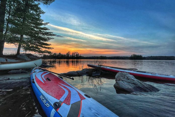 While Koshlong Lake is one of the busier lakes in the Haliburton Highlands as there are cottages on the lake, it offers no-portage campsites on Crown land featuring towering pines and rocky shores. (Photo courtesy of Haliburton Highlands Economic Development & Tourism)