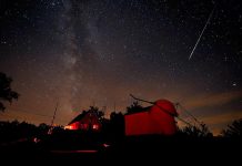 A Perseid meteor streaking down the sky in 2010 in Springfield, Vermont. (Photo: Dennis di Cicco / Sky & Telescope)