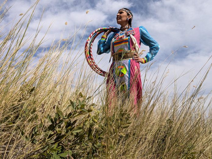 Throughout her career, Sandra Lamouche has created contemporary Indigenous dances that draw on traditional dance and ties together land-based practices with healing, social, and ecological justice. A champion hoop dancer, her work explores teachings around healing, the beautiful struggle of life, and overcoming its challenges. (Photo: Lowell Yellowhorn)