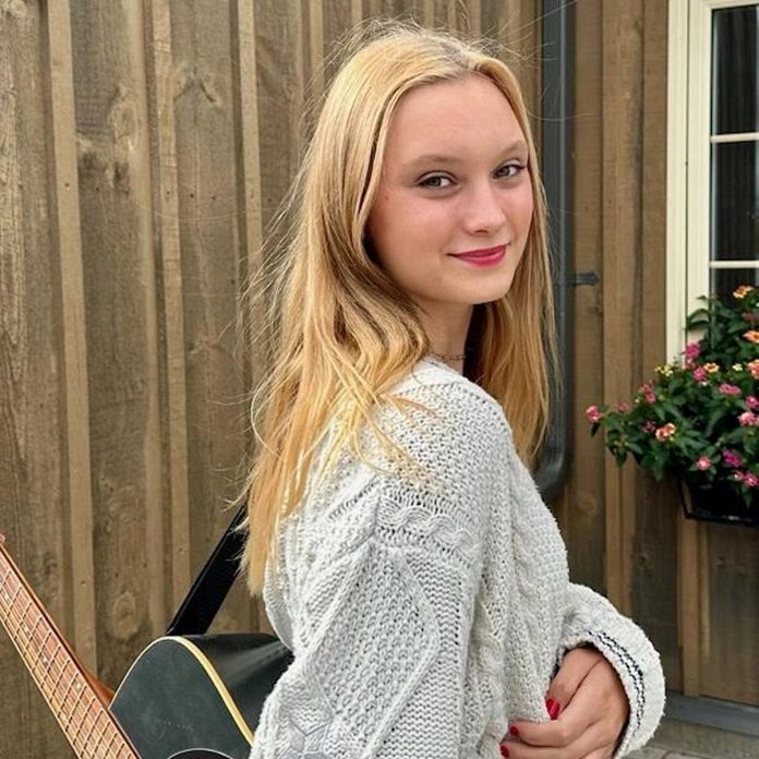 Georgia Rose is an 18-year-old singer-songwriter who only began playing guitar and writing original songs in 2022. Inspired by Taylor Swift's songwriting and humble beginnings, she performs covers along with original music. (Photo: Artemis Chartier)