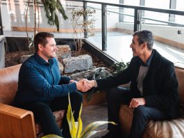 Andrew Nokes, founder of Creativity by Code and ReziLink, shakes hands with Eduard Yonathan, founder of SanoStrategy. Both tech entrepreneurs are clients of the Innovation Cluster, which serves early-stage small and medium-sized businesses in the cleantech, agritech, health and medical tech, nuclear, and digital tech sectors. (Photo: Bryan Reid for Innovation Cluster