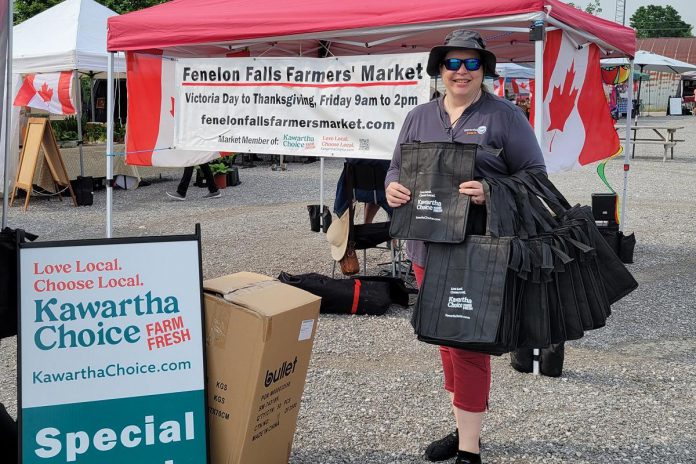 In celebration of Local Food Week, City of Kawartha Lakes economic development officer for agriculture Kelly Maloney was at the Fenelon Falls Farmers' Market on June 6, 2025 to give away Kawartha Choice FarmFresh insulated grocery bags. The municipality is reminding residents looking to source local food that they can visit the Kawartha Choice FarmFresh website, which connects consumers with local food through farms, farmers' markets, retail stores, restaurants, and agri-tourism experiences. (Photo: Kawartha Choice FarmFresh / Facebook) In celebration of Local Food Week, City of Kawartha Lakes economic development officer for agriculture Kelly Maloney was at the Fenelon Falls Farmers' Market on June 6, 2025 to give away Kawartha Choice FarmFresh insulated grocery bags. The municipality is reminding residents looking to source local food that they can visit the Kawartha Choice FarmFresh website, which connects consumers with local food through farms, farmers' markets, retail stores, restaurants, and agri-tourism experiences. (Photo: Kawartha Choice FarmFresh / Facebook)