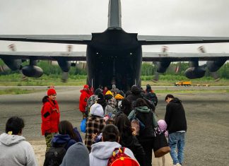 Members of Sandy Lake First Nation in northwestern Ontario have been flown out of the community on Hercules aircraft due to nearby wildfire Red Lake 12. (Photo: Nicholas Zahari / Department of National Defence)