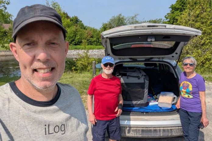 Steve Paul (left) first met Peter Hewitt and Karen Hjort-Jensen after the couple spent hours watching over a potentially injured trumpeter swan on a trail beside the Trent Canal in Peterborough and reached out to Trumpeter Swan Conservation Ontario for help. Paul, who is a volunteer with the organization, captured the bird and drove it to Shades of Hope Wildlife Refuge in Georgina. (Photo: Steve Paul)
