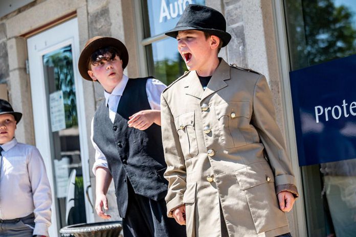 Youth participants in Globus Theatre's School of Dramatic Arts (SODA) summer performance camp acting out clues in the 2021 version of the Downtown Detective Trail. (Photo: Dahlia Katz)