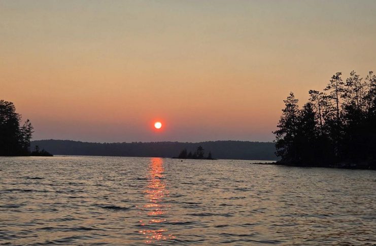 A hazy sunset in Haliburton County on July 13, 2025 caused by westerly winds bringing smoke from forest fires over northern Ontario to the region. (Photo: Jeannine Taylor / kawarthaNOW)