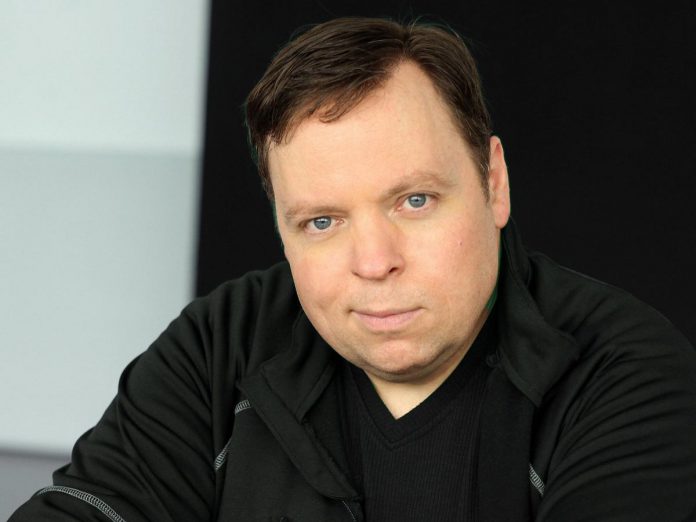 Actor and playwright Steve Ross, whose acclaimed semi-autobiographical comedic drama "12 Dinners" will be presented as a staged reading by New Stages Theatre on March 1, 2026, with New Stages founder and former artistic director Randy Read directing. (Photo: Trish Lindstrom)