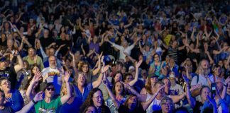 After leading the Peterborough Musicfest audience in an epic sing-along of hits from the 1980s on August 14, 2024, Daveed Goldman and Nobu Adilman of Choir! Choir! Choir! are returning to Del Crary Park on August 13, 2025 to do the same with the hits of Queen in a free-admission sing-along concert. (Photo: Peterborough Musicfest / Facebook)