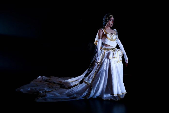 Gabriel Dharmoo performing in "Bijuriya". (Photo: Jonathan Goulet) 
