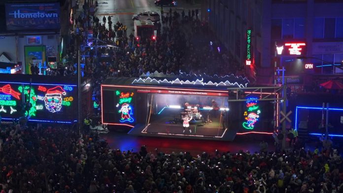 For the past 27 years, the CPKC Holiday Train has been touring Canada and the United States to raise money, food, and awareness for the important work that food banks do in their communities. Professional musicians play free concerts from the brightly decorated train's stage, with CPKC donating to the local food bank at each stop and encouragingall attendees to make a monetary or food donation of their own. (Photo: CKPC) For the past 27 years, the CPKC Holiday Train has been touring Canada and the United States to raise money, food, and awareness for the important work that food banks do in their communities. Professional musicians play free concerts from the brightly decorated train's stage, with CPKC donating to the local food bank at each stop and encouragingall attendees to make a monetary or food donation of their own. (Photo: CKPC)