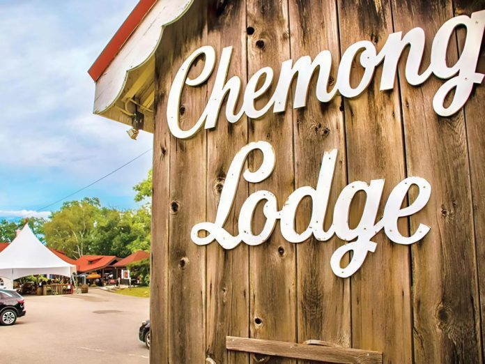 Chemong Lodge in Bridgenorth offers a country gourmet menu highlighting seasonal ingredients with handcrafted dishes from classic recipes to authentic southern smoked barbeque. Sunday brunch has become a local mainstay, while other events, including rib nights and themed cuisine, are always on the calendar. (Photo: The Kawarthas Tourism)
