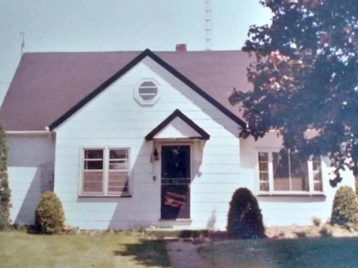 The Nelson family's farmhouse north of Campbellford. The 300-acre farm had been in his family for generations, since his great-grandfather arrived in Canada from Scotland. His father, Earle R. Nelson, began raising purebred Holstein cattle there until he sold the farm in 1986. (Photo courtesy of Stephen Nelson)