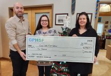 Two senior care initiatives receive $5,000 grants from Greater Peterborough Health Services Foundation Greater Peterborough Health Services Foundation (GPHSF) executive director Vince Bierworth presents National Native Alcohol and Drug Abuse Program (NNADAP) worker Bailley Taylor and home and community care manager Nicole Capalbo of Curve Lake First Nation with a cheque for $5,000 to help provide culturally relevant mental health and wellness supports to Elders that are not currently available in the Curve Lake community. (Photo courtesy of GPHSF)