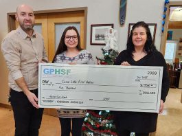 Greater Peterborough Health Services Foundation (GPHSF) executive director Vince Bierworth presents National Native Alcohol and Drug Abuse Program (NNADAP) worker Bailley Taylor and home and community care manager Nicole Capalbo of Curve Lake First Nation with a cheque for $5,000 to help provide culturally relevant mental health and wellness supports to Elders that are not currently available in the Curve Lake community. (Photo courtesy of GPHSF)