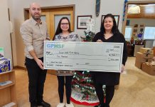 Two senior care initiatives receive $5,000 grants from Greater Peterborough Health Services Foundation Greater Peterborough Health Services Foundation (GPHSF) executive director Vince Bierworth presents National Native Alcohol and Drug Abuse Program (NNADAP) worker Bailley Taylor and home and community care manager Nicole Capalbo of Curve Lake First Nation with a cheque for $5,000 to help provide culturally relevant mental health and wellness supports to Elders that are not currently available in the Curve Lake community. (Photo courtesy of GPHSF)